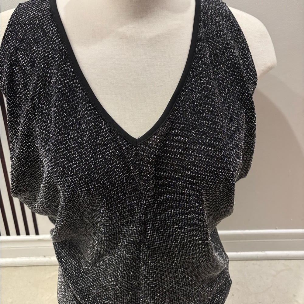 Suzy Shier Black and Silver Sleeveless Top